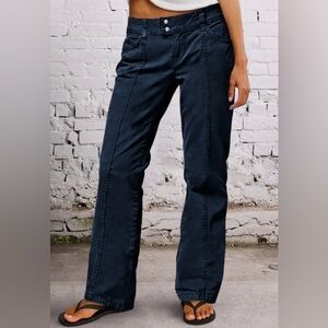 Flamingals Solid Seam Front Mid Rise Straight Leg Pants in Navy Small NWT